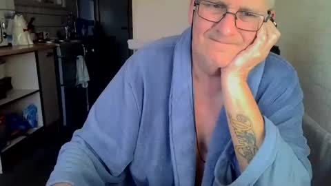 poshman65 online show from November 2025 09:30:01 AM