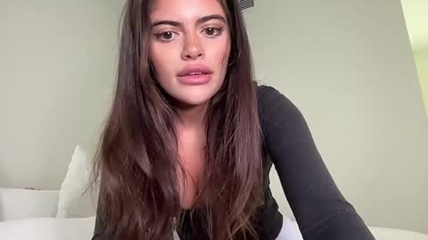 Snapshot of poutyselena chatting on May 2026 11:12:01 PM Selena online show from May 2026 11:12:01 PM