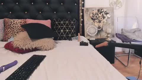 Ailyn online show from June 2026 10:15:01 AM