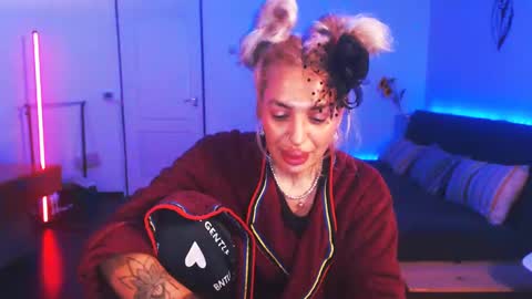 Victoria online show from December 2024 09:00:02 PM