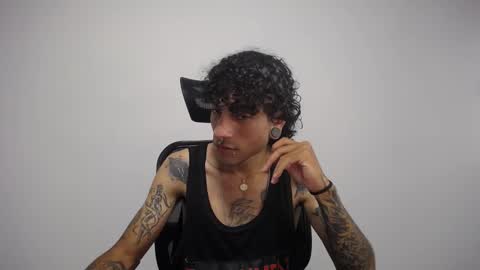 Plux online show from February 2025 09:03:02 PM