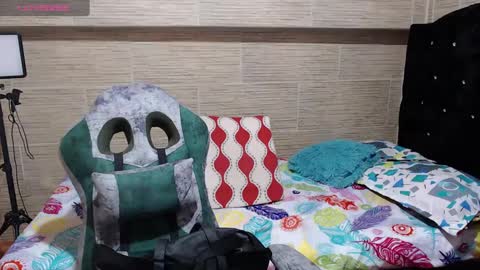 pretty_cristal22 online show from January 2025 11:56:01 PM