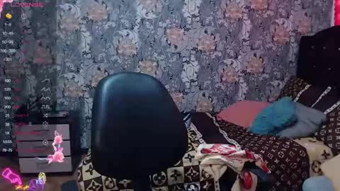 pretty_cristal22 online show from April 2026 10:35:02 PM