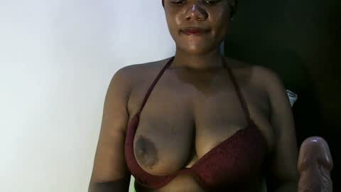 Snapshot of pretty_ebonymisstress chatting on July 2026 10:42:01 AM Mira online show from July 2026 10:42:01 AM