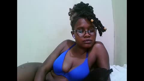 Snapshot of pretty_mellan chatting on January 2025 11:00:02 PM pretty_mellan online show from January 2025 11:00:02 PM