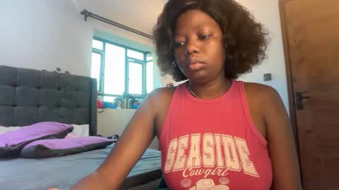 Snapshot of pretty_peaches chatting on May 2026 03:46:02 AM Pretty peaches online show from May 2026 03:46:02 AM