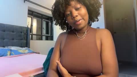 Snapshot of pretty_peaches chatting on May 2026 09:33:01 PM Pretty peaches online show from May 2026 09:33:01 PM