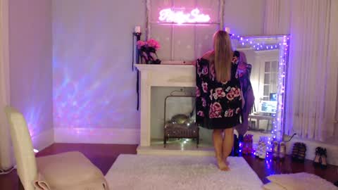 Pretty Sara online show from January 2025 12:43:02 AM