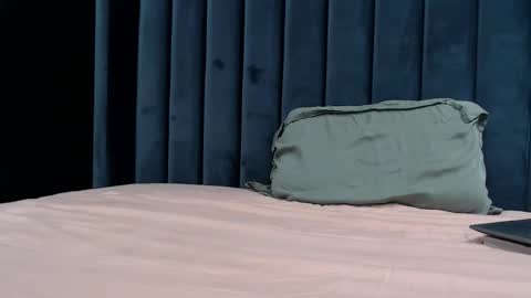 Justin online show from November 2025 05:06:01 AM