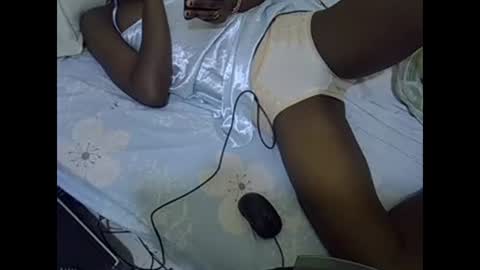 Snapshot of prettyalma chatting on December 2024 09:06:01 PM prettyalma online show from December 2024 09:06:01 PM