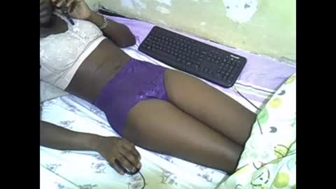 Snapshot of prettyalma chatting on January 2025 07:44:02 AM prettyalma online show from January 2025 07:44:02 AM