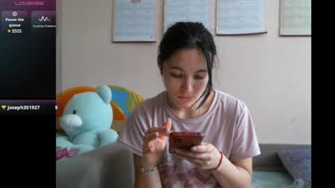 Snapshot of prettybella_7 chatting on December 2024 08:00:02 AM Bella online show from December 2024 08:00:02 AM