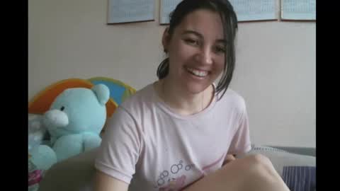 Snapshot of prettybella_7 chatting on January 2025 11:33:02 AM Bella online show from January 2025 11:33:02 AM