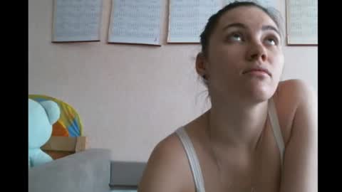 Snapshot of prettybella_7 chatting on February 2025 12:01:02 PM Bella online show from February 2025 12:01:02 PM