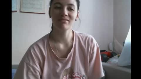 Snapshot of prettybella_7 chatting on February 2025 05:19:02 AM Bella online show from February 2025 05:19:02 AM