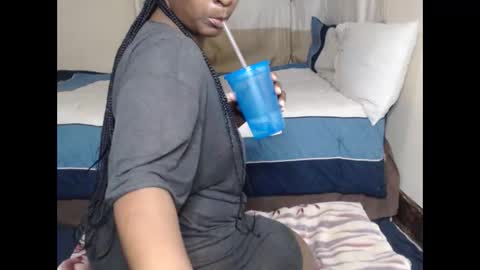 Snapshot of prettyblack25 chatting on October 2025 02:01:02 AM Cindy online show from October 2025 02:01:02 AM