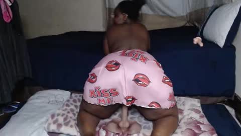 Snapshot of prettyblack25 chatting on February 2026 12:38:01 AM Cindy online show from February 2026 12:38:01 AM