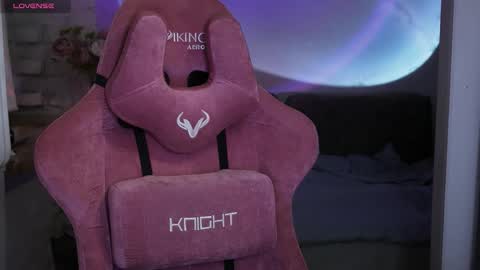 Violet online show from December 2025 11:43:01 PM