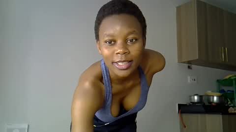 Snapshot of prettycoco_ chatting on April 2026 10:11:02 PM coco online show from April 2026 10:11:02 PM