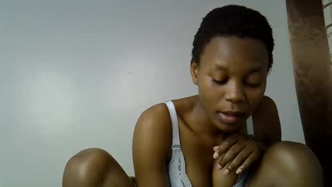 Snapshot of prettycoco_ chatting on April 2026 02:11:01 PM coco online show from April 2026 02:11:01 PM