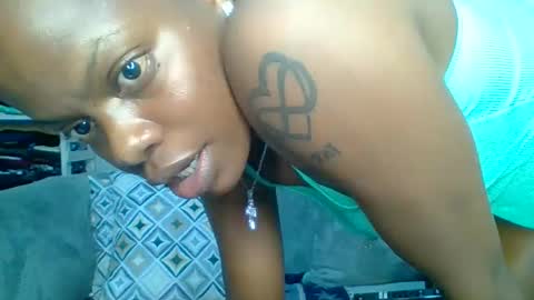 PrettyEla online show from October 2025 11:47:02 PM