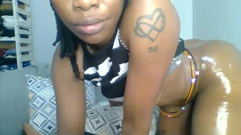 PrettyEla online show from November 2025 11:27:01 PM