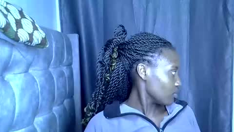 Snapshot of prettyelsie chatting on May 2026 05:56:01 AM Prettiesexxy online show from May 2026 05:56:01 AM