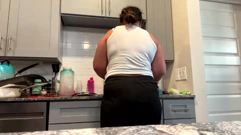 Snapshot of prettylatinamomma01 chatting on November 2025 06:07:02 PM prettylatinamomma01 online show from November 2025 06:07:02 PM