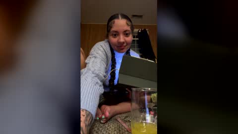 Snapshot of prettynnnpink chatting on April 2026 04:02:02 AM prettynnnpink online show from April 2026 04:02:02 AM