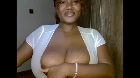 Snapshot of prettypearl_ chatting on January 2025 09:51:02 PM pearl online show from January 2025 09:51:02 PM
