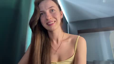 Snapshot of prettyyy_angel chatting on June 2026 02:01:01 PM prettyyy_angel online show from June 2026 02:01:01 PM