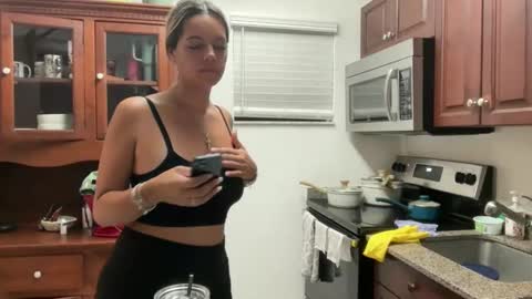 Snapshot of prettyyykittyyy22 chatting on November 2025 01:11:01 AM prettyyykittyyy22 online show from November 2025 01:11:01 AM