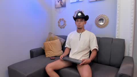 prince_arthur77 online show from February 2025 03:53:02 PM