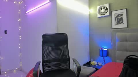 prince_arthur77 online show from February 2025 12:31:01 PM