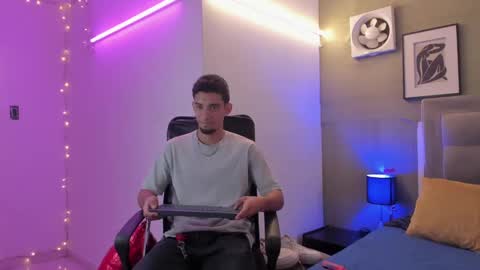 prince_arthur77 online show from March 2025 01:06:02 PM