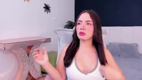 Mia online show from February 2026 12:16:01 PM