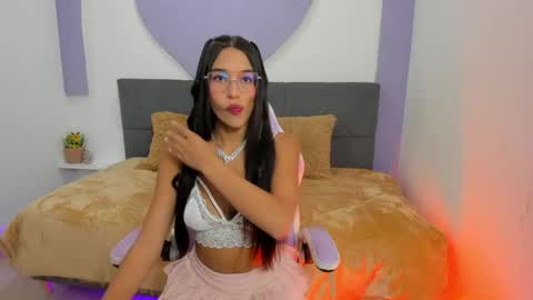 Mia online show from April 2026 03:07:02 AM