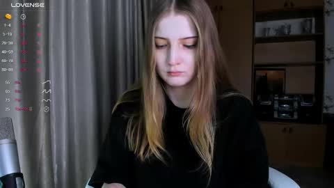 Snapshot of princessaalicc chatting on December 2025 02:11:01 PM princessaalicc online show from December 2025 02:11:01 PM