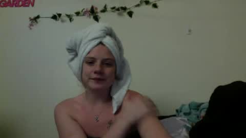 princesssnowflk84 online show from June 2026 06:38:01 PM