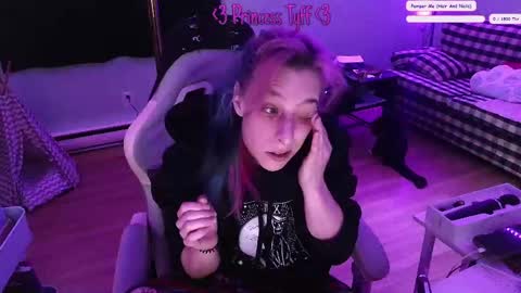 Snapshot of princesstyff chatting on April 2026 12:10:01 PM Tyff et Blast online show from April 2026 12:10:01 PM