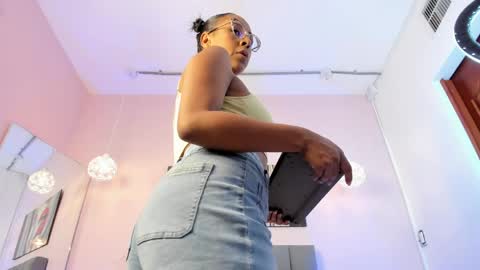 Snapshot of priscila_cooper_ chatting on April 2026 04:15:01 PM priscila_cooper_ online show from April 2026 04:15:01 PM