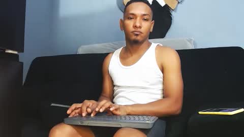 Grande y Gruesa online show from October 2025 08:01:01 AM