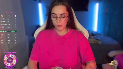 Queen of Pain online show from December 2025 04:19:01 AM