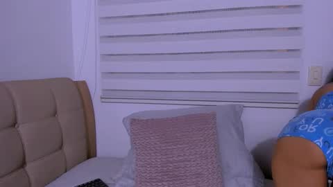 Mara online show from November 2025 01:52:02 AM