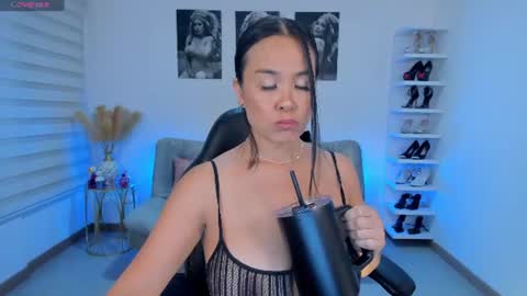 Pui Yeee  online show from July 2026 11:47:02 PM