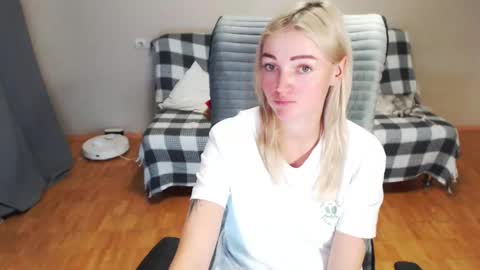 Polly online show from November 2025 01:03:01 PM