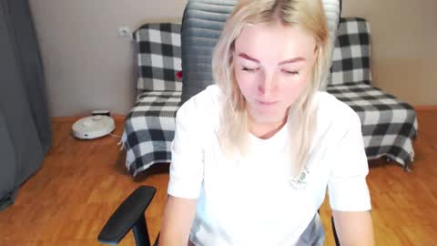 Polly online show from November 2025 04:38:01 AM