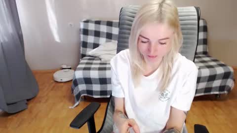 Polly online show from March 2026 04:02:02 AM