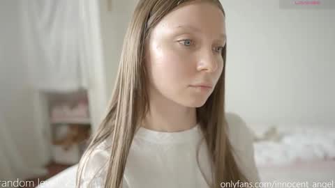 i dont do shows for free. watching here silently and waiting for me to start showing you something for free is useless online show from October 2025 12:18:02 PM