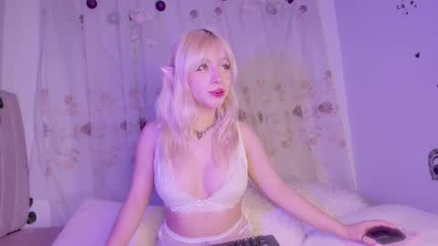 Snapshot of purplelilith3 chatting on September 2025 09:02:01 AM Purple Lilith online show from September 2025 09:02:01 AM